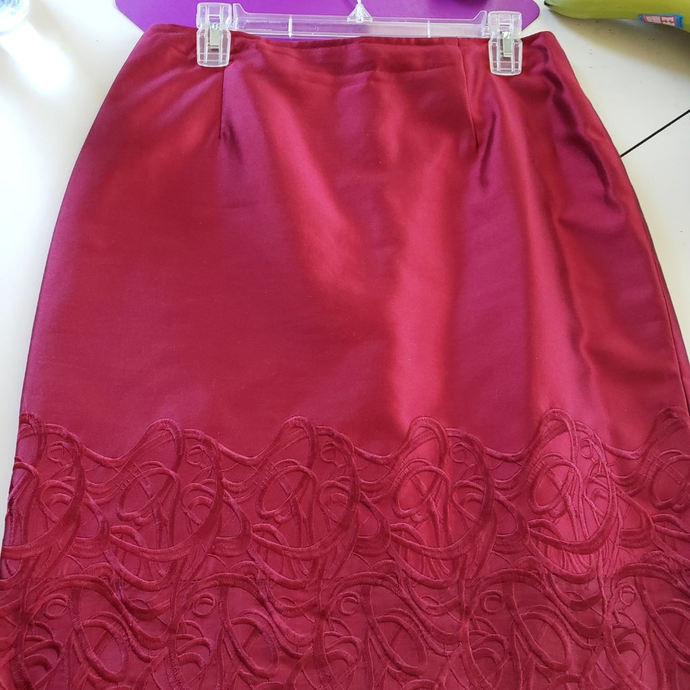 Beautiful Kay Unger Deep Red Fitted Silk skirt size 10